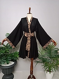 Siyah Maroken Viskon Kumaştan Tasarım Kısa Kimono
