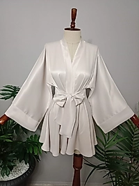 Floş Satenden Bej Tasarım Kısa Kimono