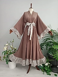 Abaya Medine İpeğinden Sütlü Kahve Renkli Kolları ve Eteği Fırfırlı.